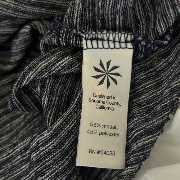 Athleta Breezy Cutout Back Long Sleeve Top SIZE MEDIUM - Picture 5 of 7